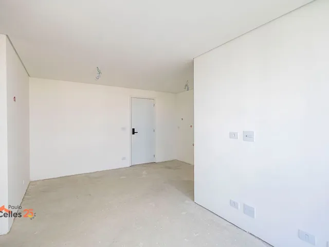 Apartamento 2 quartos e 2 banheiros, à venda, no bairro Cristo Rei em Curitiba