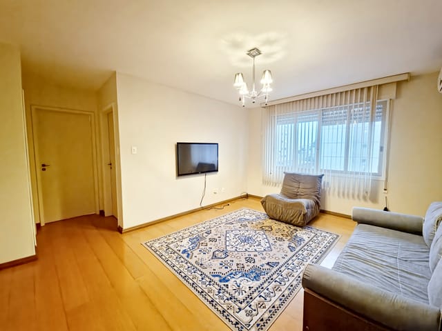 Foto do Apartamento - Apartamento mobiliado para venda e aluguel no centro de Pelotas - com 108 m², 2 quartos, peças amplas e vaga coberta. | UP Imóveis