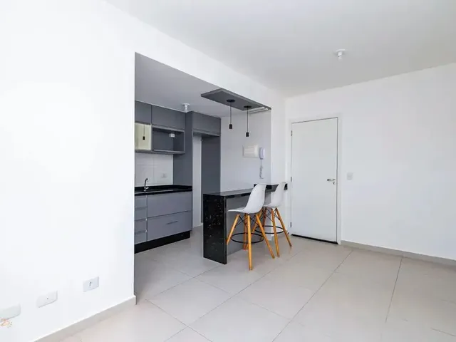 Apartamento 1 quarto e 1 banheiro, para alugar, no bairro Portão em Curitiba