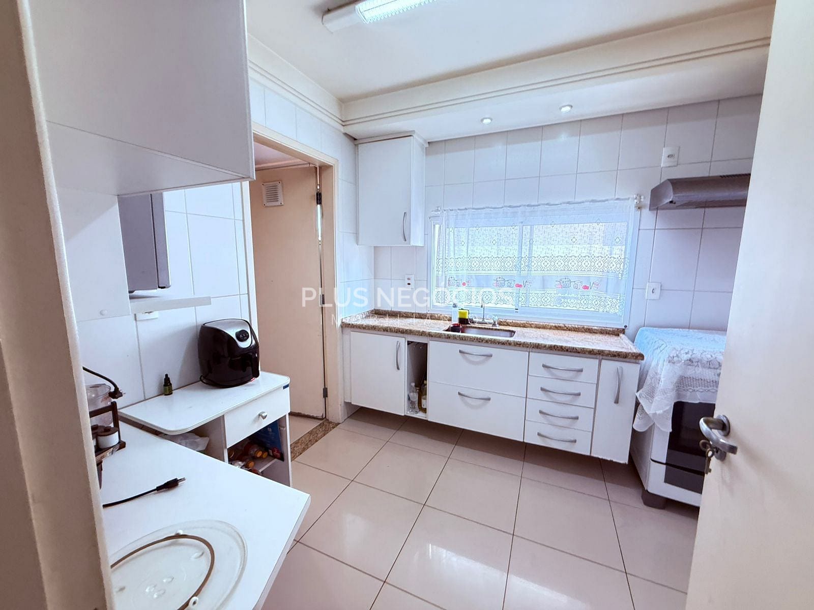 Apartamento à venda com 3 quartos, 96m² - Foto 3