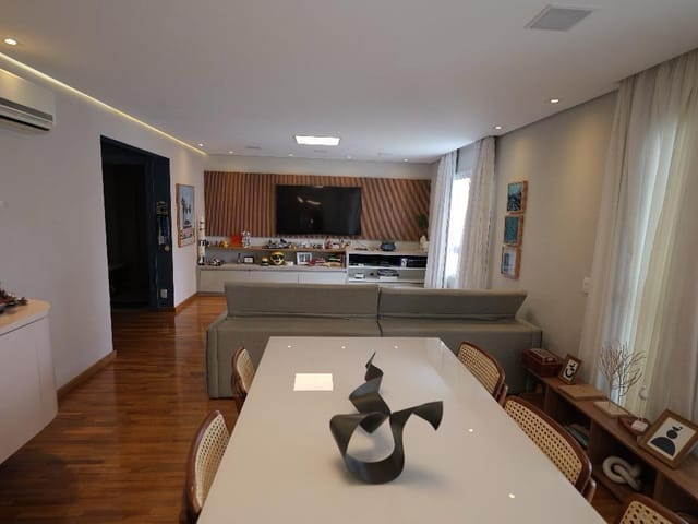 Apartamento com 210m² 4 quartos e 5 banheiros, à venda, no bairro Vila Olímpia em São Paulo