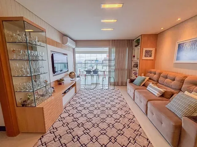 Apartamento com 190m² 3 quartos e 2 banheiros, à venda, no bairro Centro em Londrina