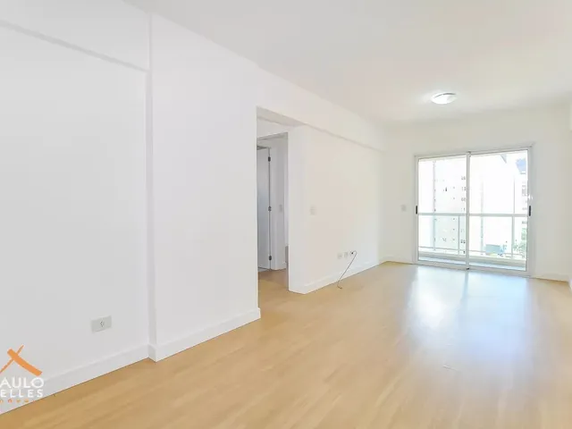 Apartamento 2 quartos e 2 banheiros, para alugar, no bairro Centro em Curitiba