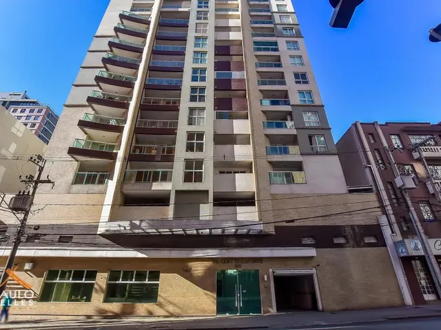 Apartamento 2 quartos e 2 banheiros, para alugar, no bairro Centro em Curitiba