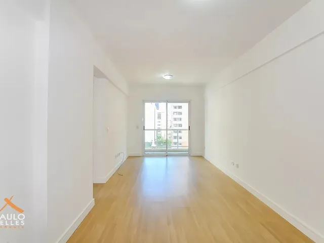 Apartamento 2 quartos e 2 banheiros, para alugar, no bairro Centro em Curitiba