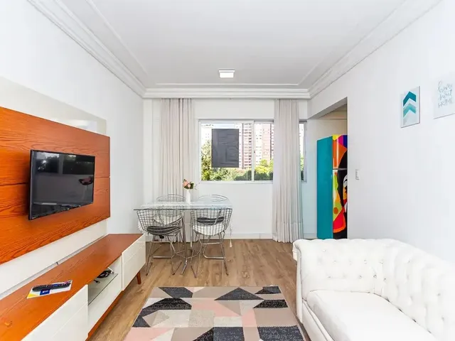 Apartamento 1 quarto e 1 banheiro, para alugar, no bairro Centro em Curitiba