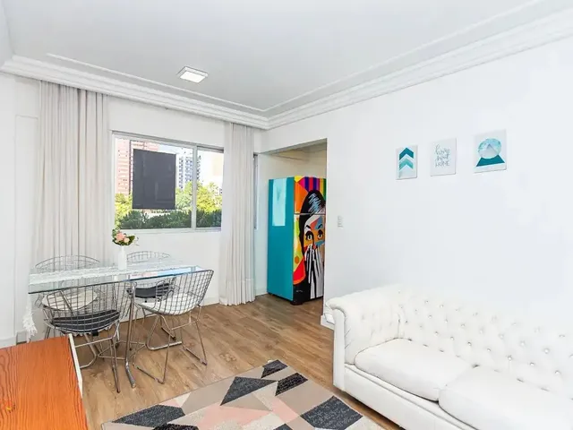 Apartamento 1 quarto e 1 banheiro, para alugar, no bairro Centro em Curitiba
