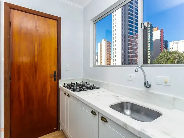 Apartamento 1 quarto e 1 banheiro, para alugar, no bairro Centro em Curitiba