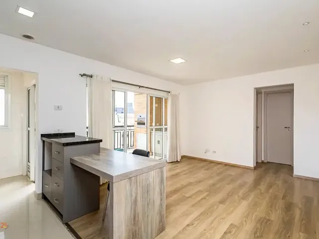 Apartamento 1 quarto e 1 banheiro, para alugar, no bairro Batel em Curitiba