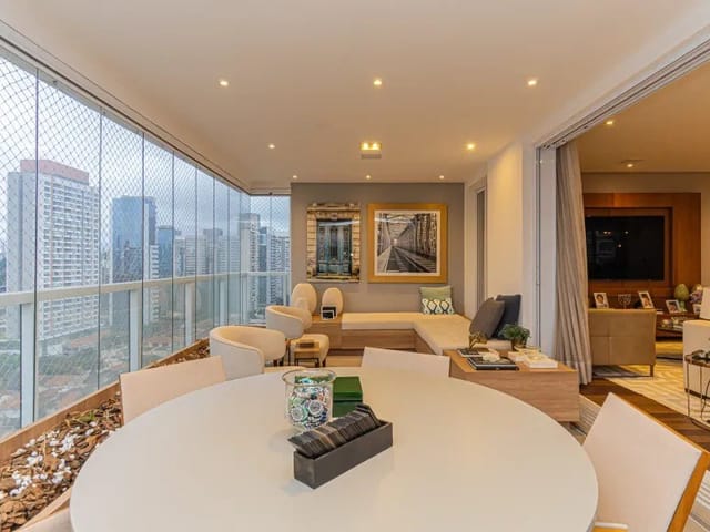 Apartamento com 225m² 3 quartos e 5 banheiros, à venda, no bairro Cidade Monções em São Paulo