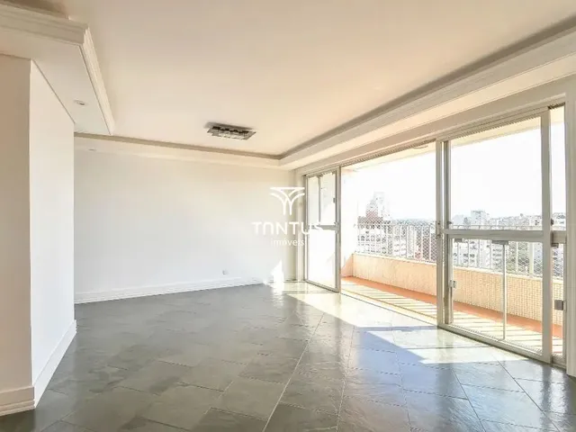 Apartamento 3 quartos e 2 banheiros, para alugar, no bairro Centro Cívico em Curitiba