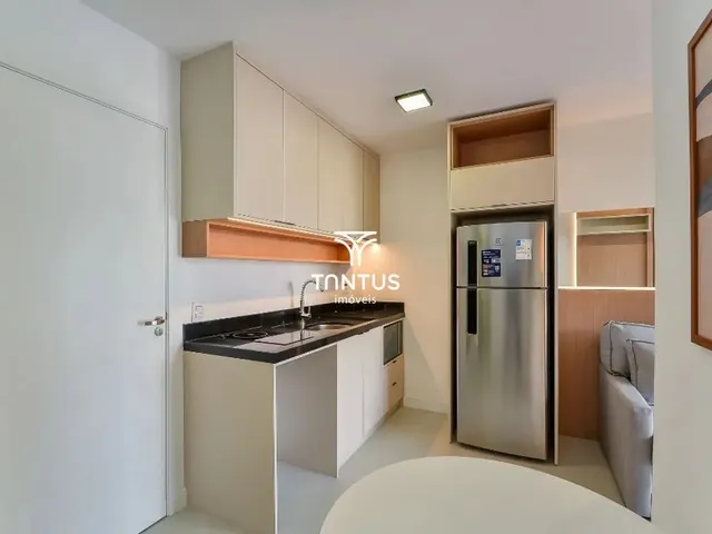 Apartamento 2 quartos e 1 banheiro, para alugar, no bairro Centro em Curitiba
