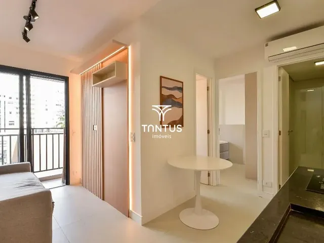 Apartamento 2 quartos e 1 banheiro, para alugar, no bairro Centro em Curitiba