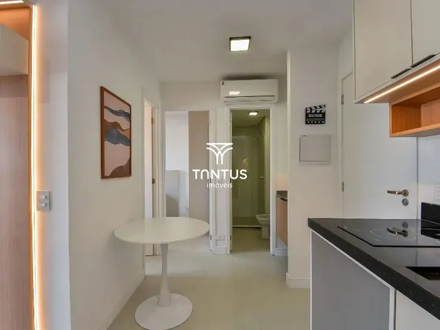 Apartamento 2 quartos e 1 banheiro, para alugar, no bairro Centro em Curitiba