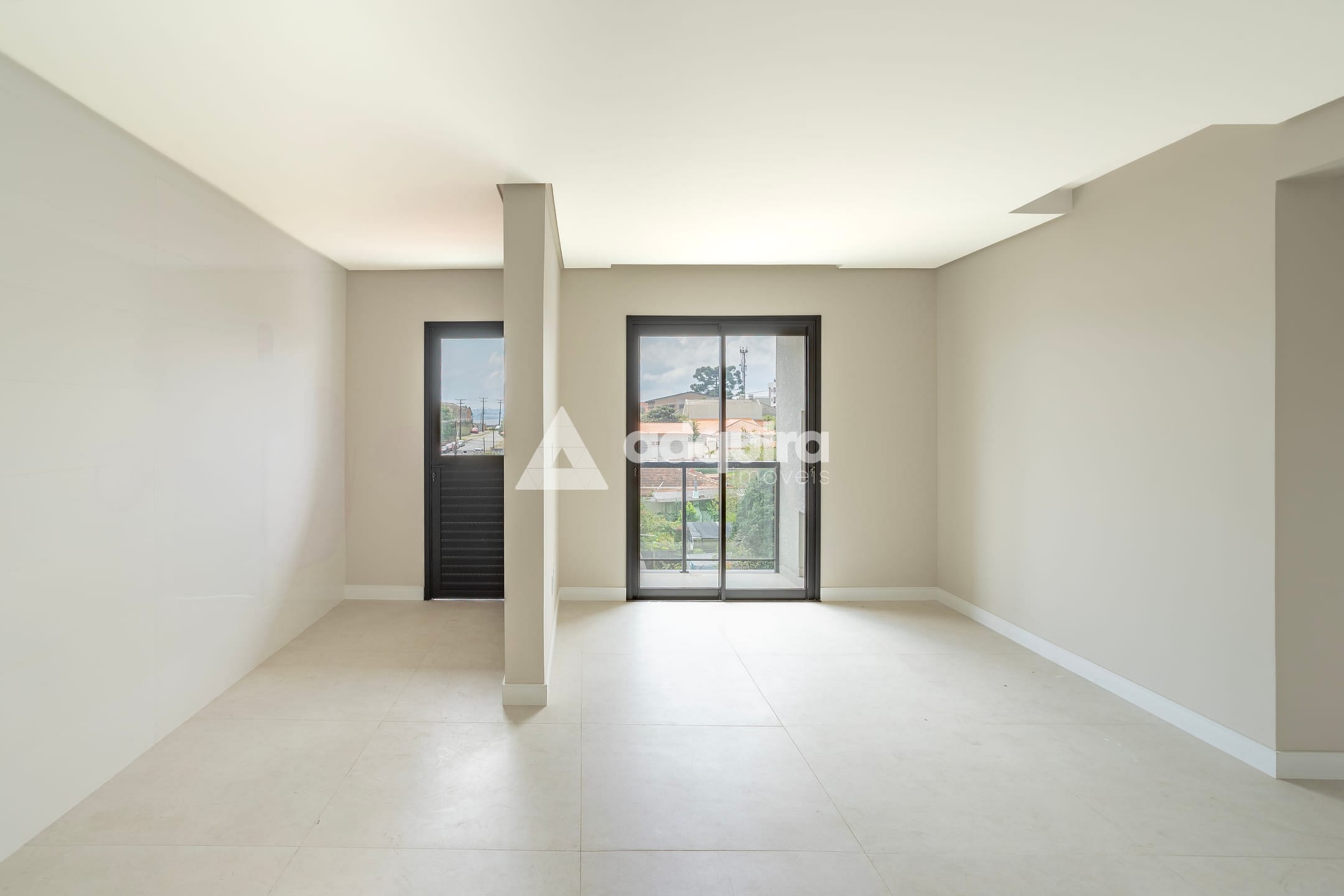 Apartamento à venda com 3 quartos, 111m² - Foto 2