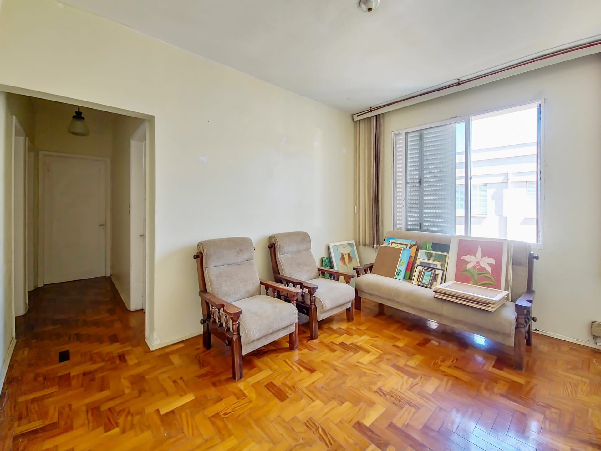 Apartamento de 3 dormitórios disponível para venda e aluguel no Centro de Pelotas RS, com excelente localização e fácil acesso a serviços