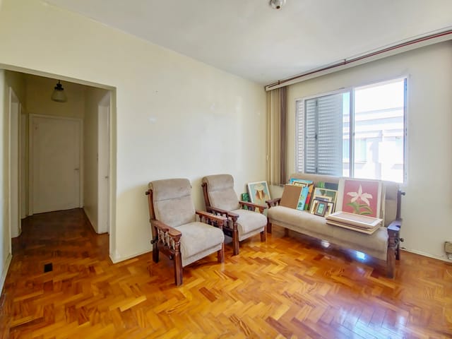 Apartamento com 75m² 3 quartos e 1 banheiro, à venda ou para alugar, no bairro Centro em Pelotas