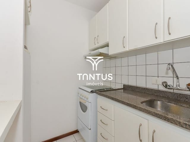 Apartamento 1 quarto e 1 banheiro, para alugar, no bairro São Francisco em Curitiba