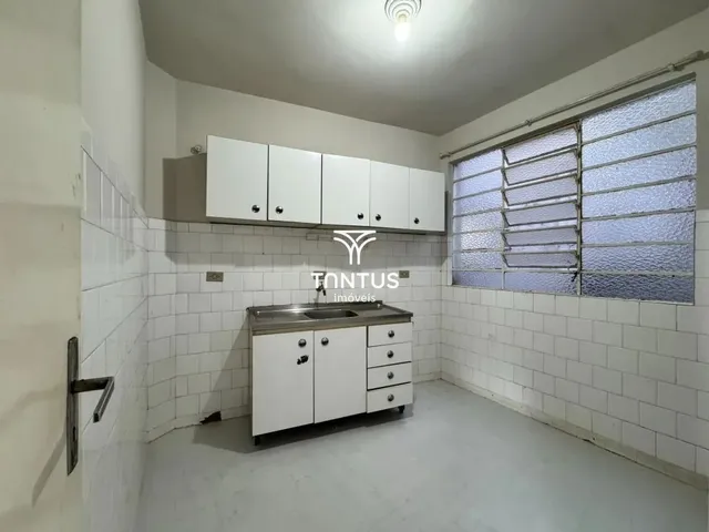Apartamento 2 quartos e 1 banheiro, para alugar, no bairro Jardim Botânico em Curitiba