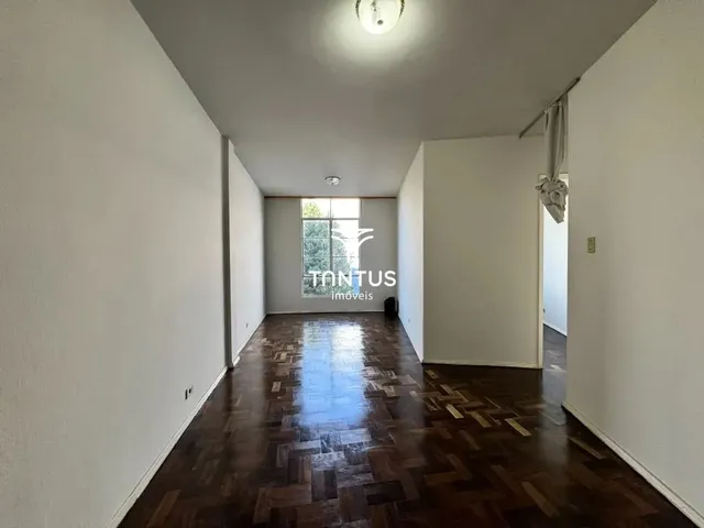 Apartamento 2 quartos e 1 banheiro, para alugar, no bairro Jardim Botânico em Curitiba