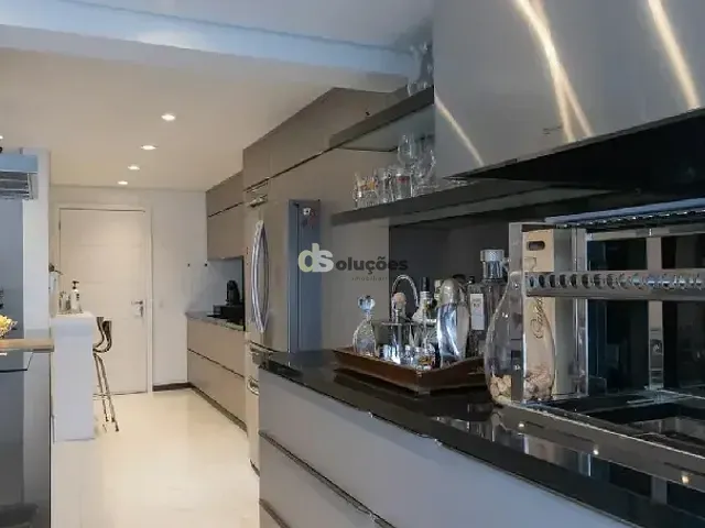 Apartamento 3 quartos e 4 banheiros, à venda, no bairro Aclimação em São Paulo