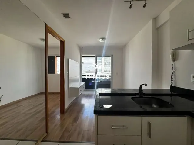 Apartamento 1 quarto e 1 banheiro, para alugar, no bairro Centro em Curitiba