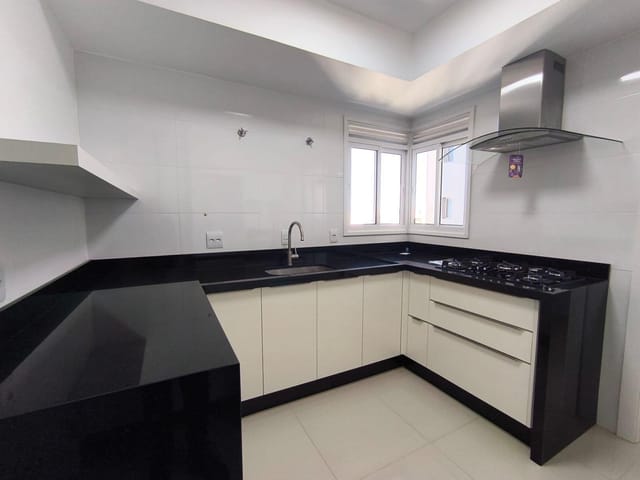 Apartamento 3 quartos e 4 banheiros, para alugar, no bairro Gleba Fazenda Palhano em Londrina