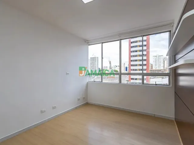 Apartamento 1 quarto e 1 banheiro, para alugar, no bairro Centro em Curitiba