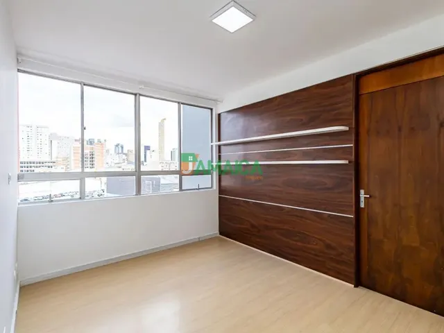 Apartamento 1 quarto e 1 banheiro, para alugar, no bairro Centro em Curitiba