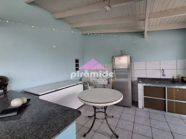 Apartamento com 10m² 2 quartos e 1 banheiro, para alugar, no bairro Centro em Caraguatatuba