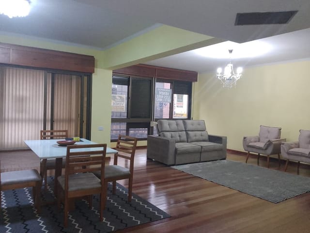 Foto do Apartamento - Apartamento à venda, Centro, Pelotas, RS, com 4 dormitórios (1 suíte), 3 salas, 4 vagas, 250 m² de área útil, elevador privativo, sacada com Skin Glass | UP Imóveis