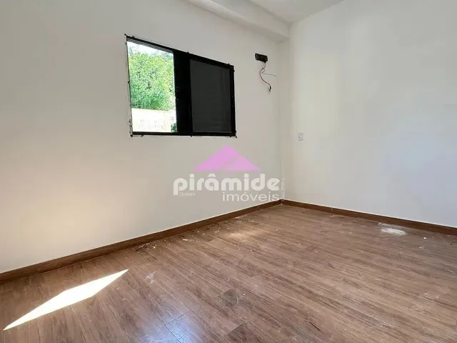 Apartamento com 10m² 2 quartos e 2 banheiros, à venda, no bairro Sumaré em Caraguatatuba