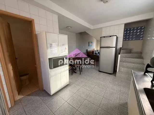 Apartamento com 10m² 2 quartos e 3 banheiros, para alugar, no bairro Centro em Caraguatatuba