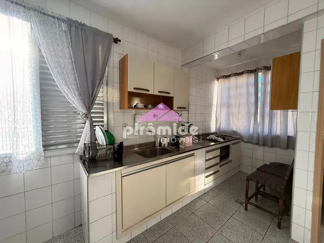 Apartamento com 10m² 2 quartos e 3 banheiros, para alugar, no bairro Centro em Caraguatatuba