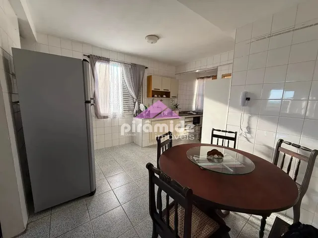 Apartamento com 10m² 2 quartos e 3 banheiros, para alugar, no bairro Centro em Caraguatatuba