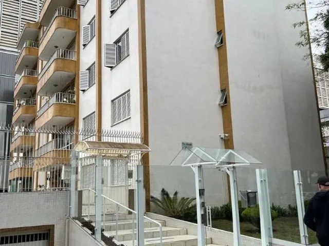 Apartamento 3 quartos e 2 banheiros, para alugar, no bairro Água Verde em Curitiba