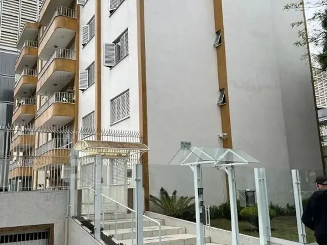 Apartamento 3 quartos e 2 banheiros, para alugar, no bairro Água Verde em Curitiba