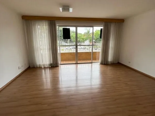 Apartamento 3 quartos e 2 banheiros, para alugar, no bairro Água Verde em Curitiba