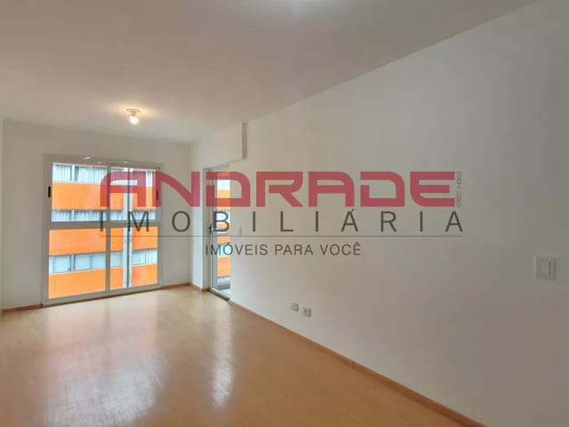 Apartamento 2 quartos e 1 banheiro, para alugar, no bairro Centro em Curitiba