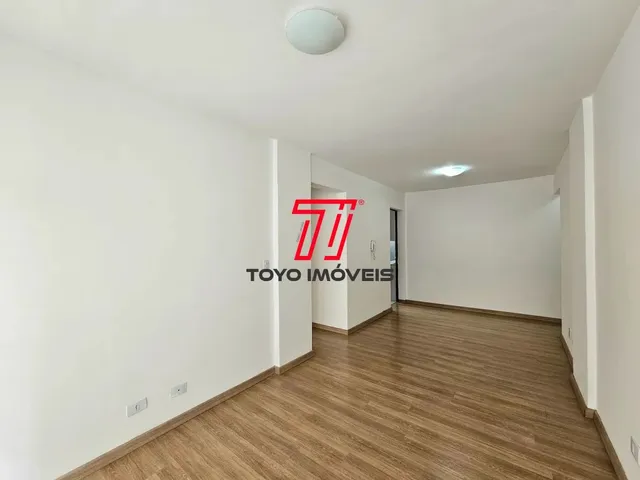 Apartamento 2 quartos e 2 banheiros, para alugar, no bairro Portão em Curitiba