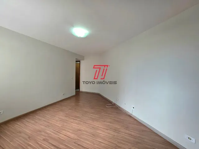 Apartamento 2 quartos e 1 banheiro, para alugar, no bairro Novo Mundo em Curitiba