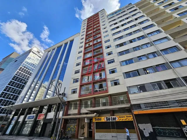 Apartamento 1 quarto e 1 banheiro, para alugar, no bairro Centro em Curitiba