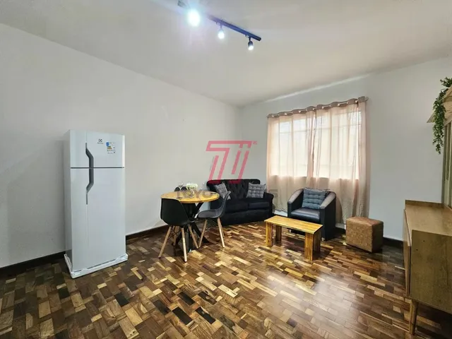 Apartamento 1 quarto e 1 banheiro, para alugar, no bairro Centro em Curitiba