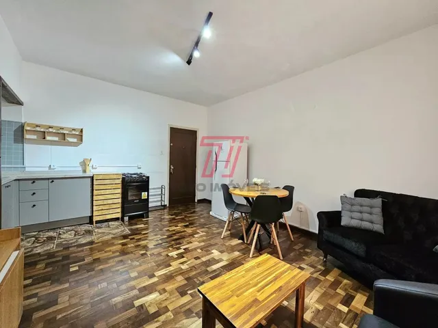 Apartamento 1 quarto e 1 banheiro, para alugar, no bairro Centro em Curitiba