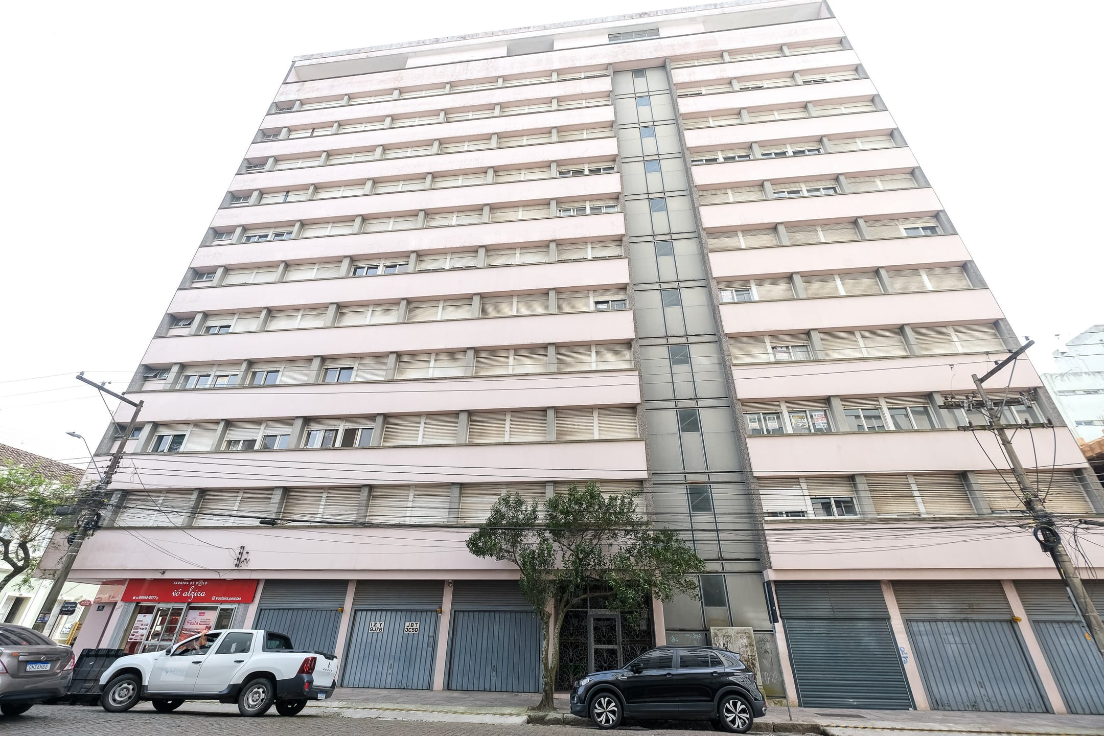 Apartamento de 3 dormitórios disponível para venda e aluguel no Centro de Pelotas, com localização privilegiada e praticidade no dia a dia