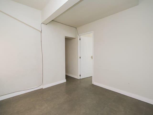 Apartamento com 90m² 3 quartos e 1 banheiro, à venda ou para alugar, no bairro Centro em Pelotas