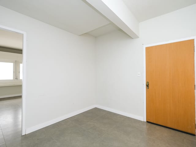 Apartamento com 90m² 3 quartos e 1 banheiro, à venda ou para alugar, no bairro Centro em Pelotas