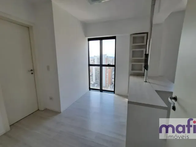 Apartamento 1 quarto e 1 banheiro, para alugar, no bairro Centro em Curitiba