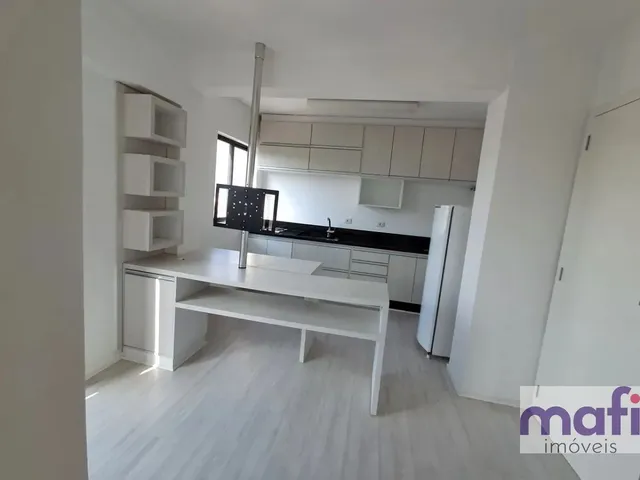 Apartamento 1 quarto e 1 banheiro, para alugar, no bairro Centro em Curitiba