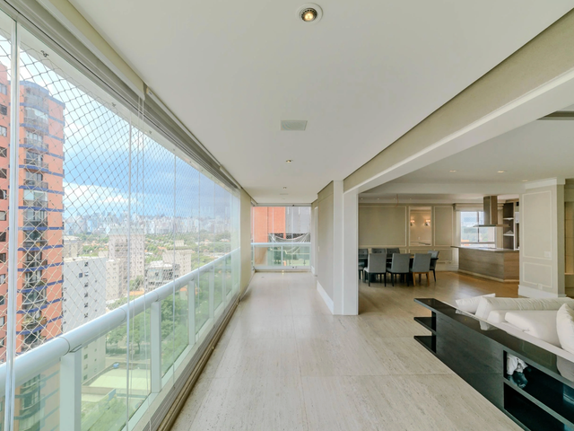 Apartamento com 235m² 4 quartos e 5 banheiros, à venda, no bairro Itaim Bibi em São Paulo